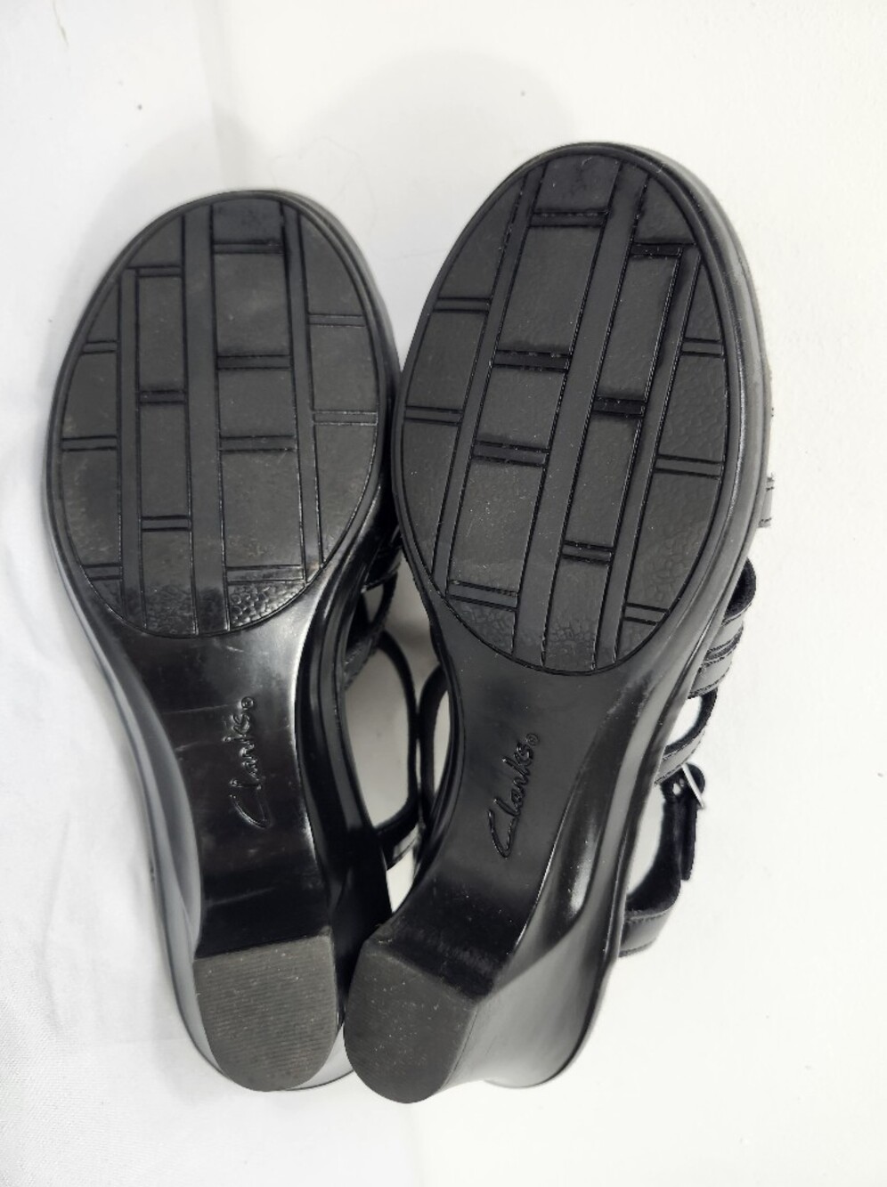 Clarks Womens 7.5 M Black Patent Strappy Heels Buckle Up Sandals Shoes - Picture 7 of 8